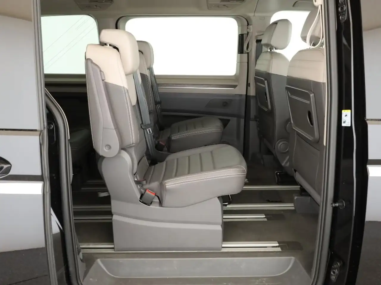 Volkswagen T7 Multivan 7