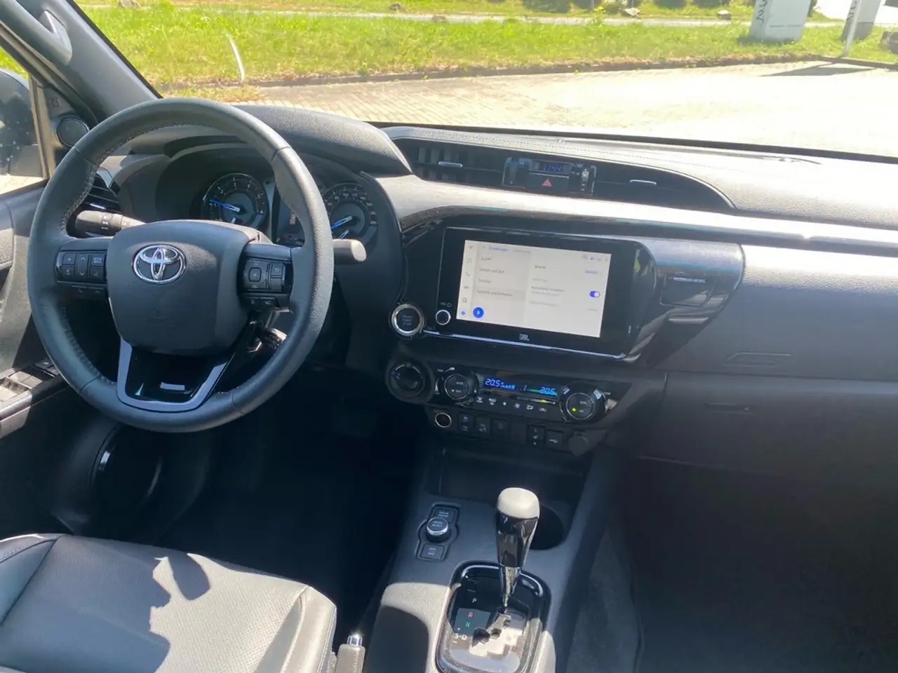 Toyota Hilux 11