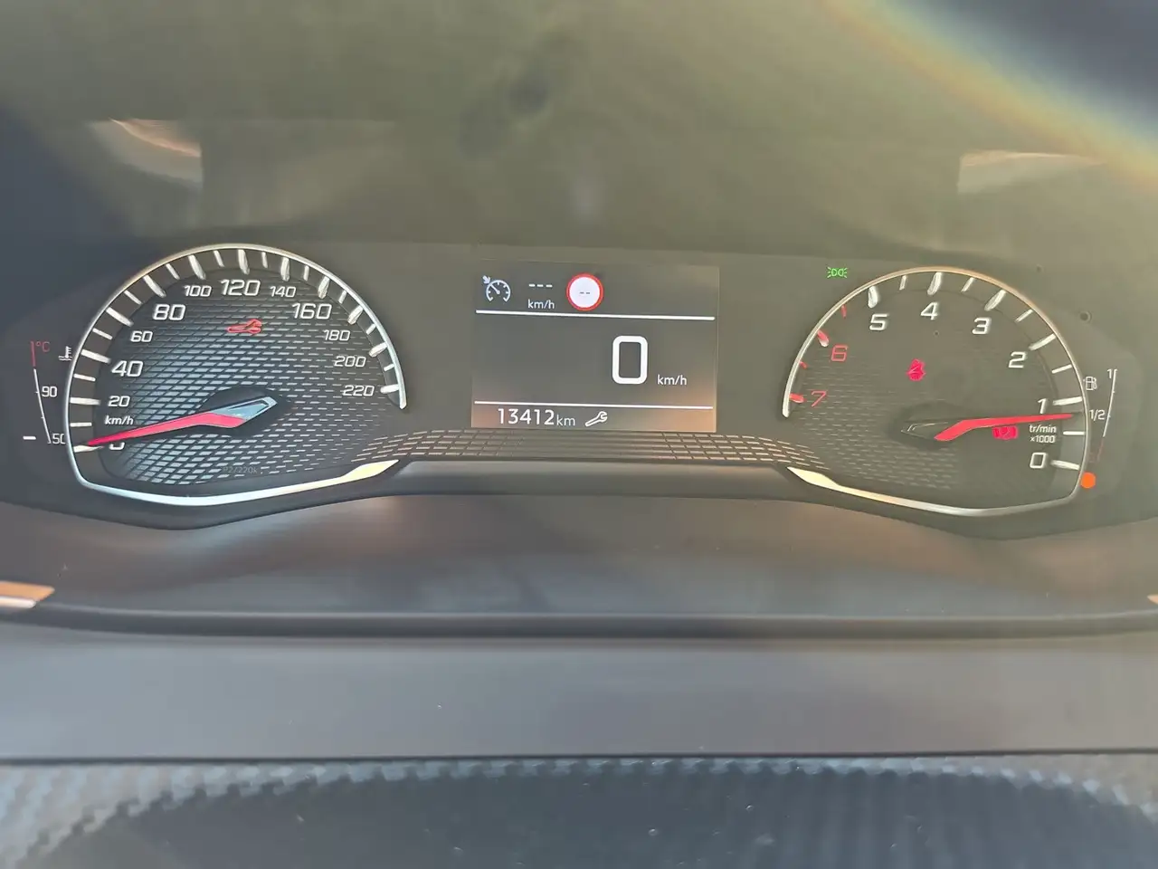 Peugeot 208 10