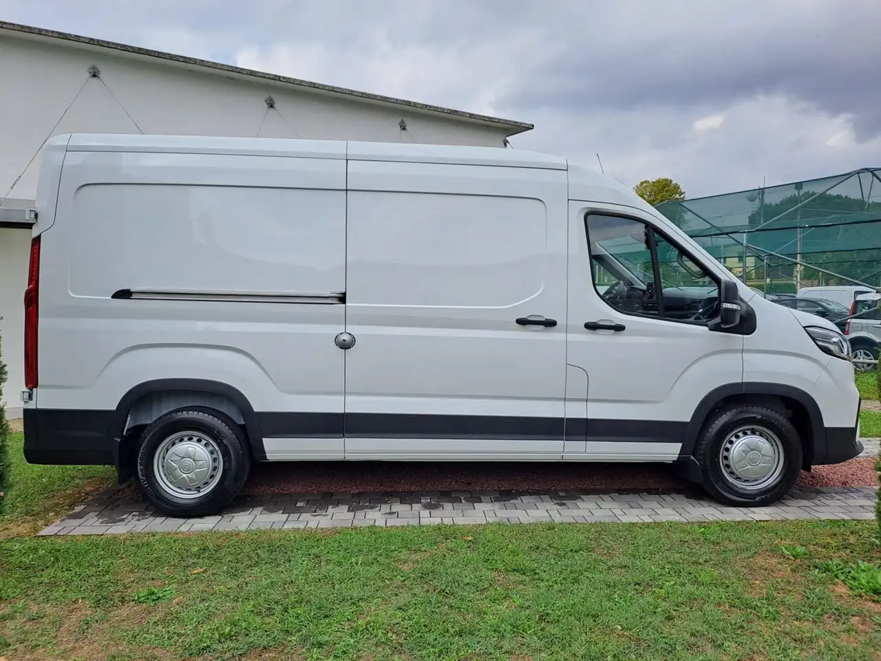 Maxus Deliver 9 4