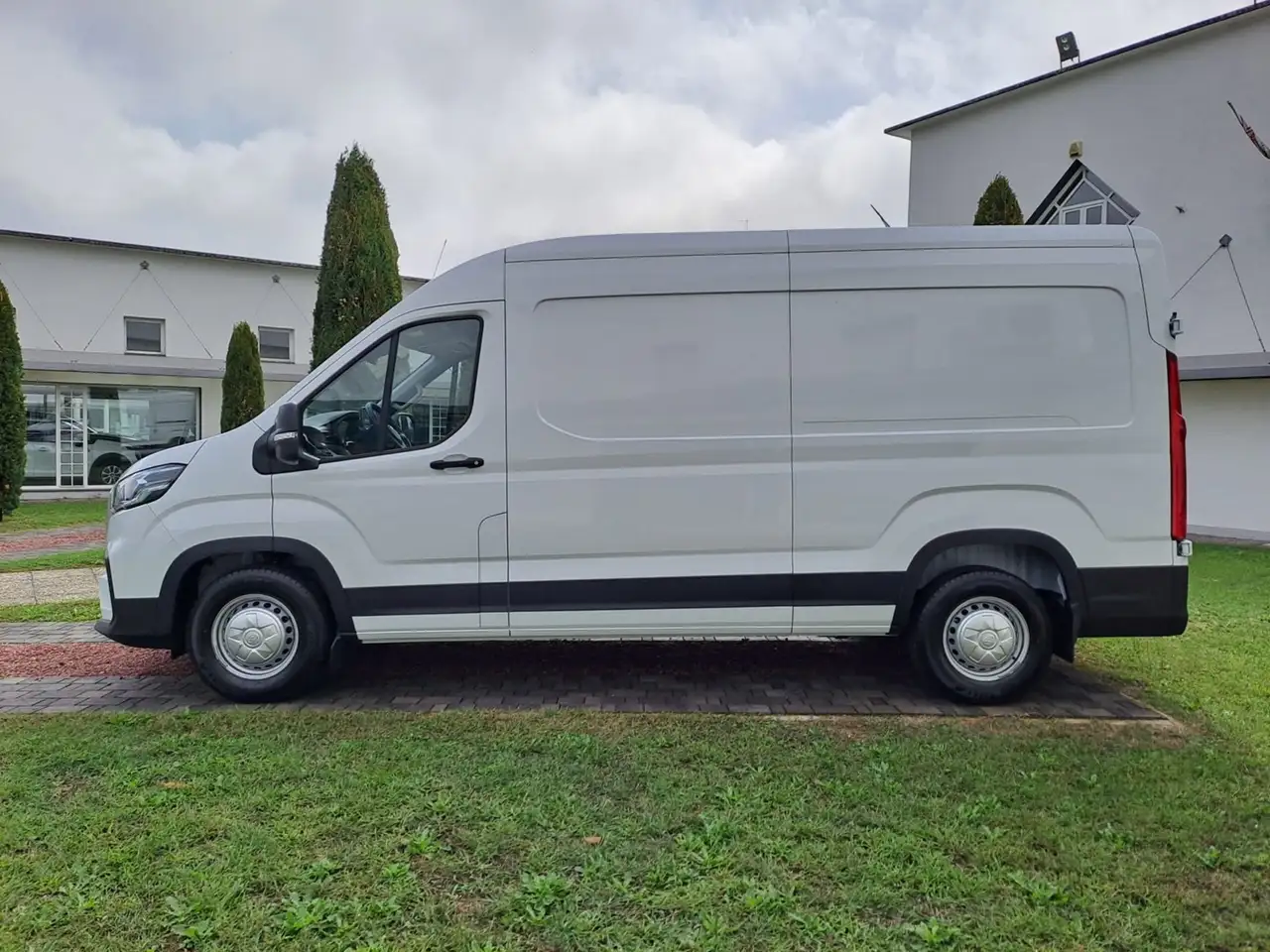 Maxus Deliver 9 8