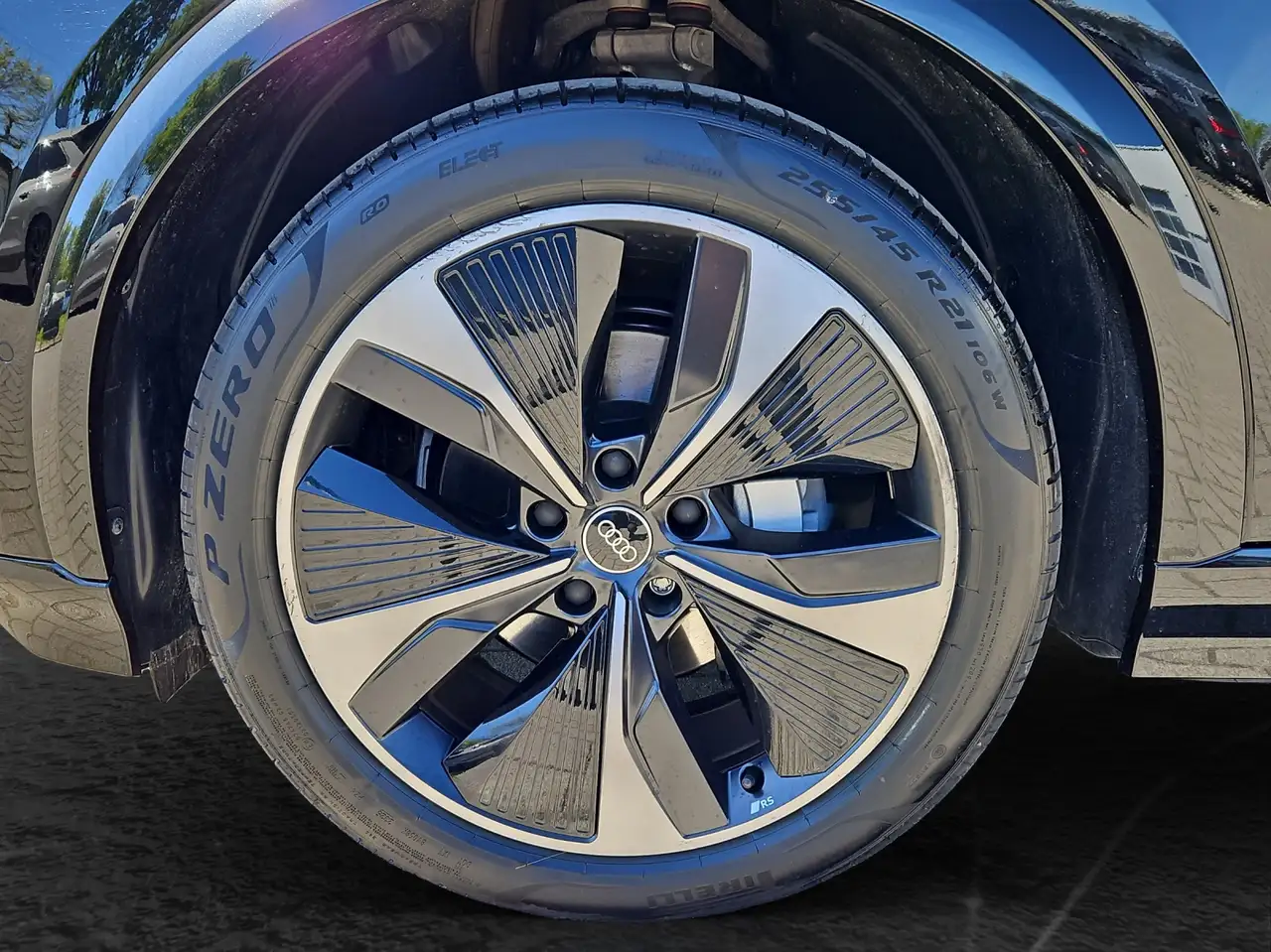 Audi e-tron 5