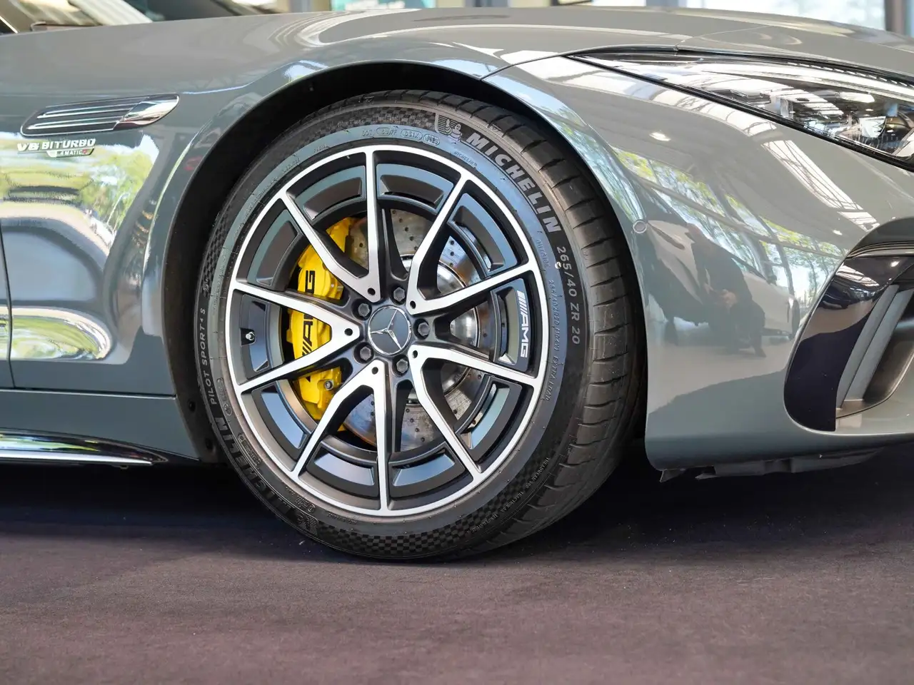 Mercedes-Benz SL 63 2