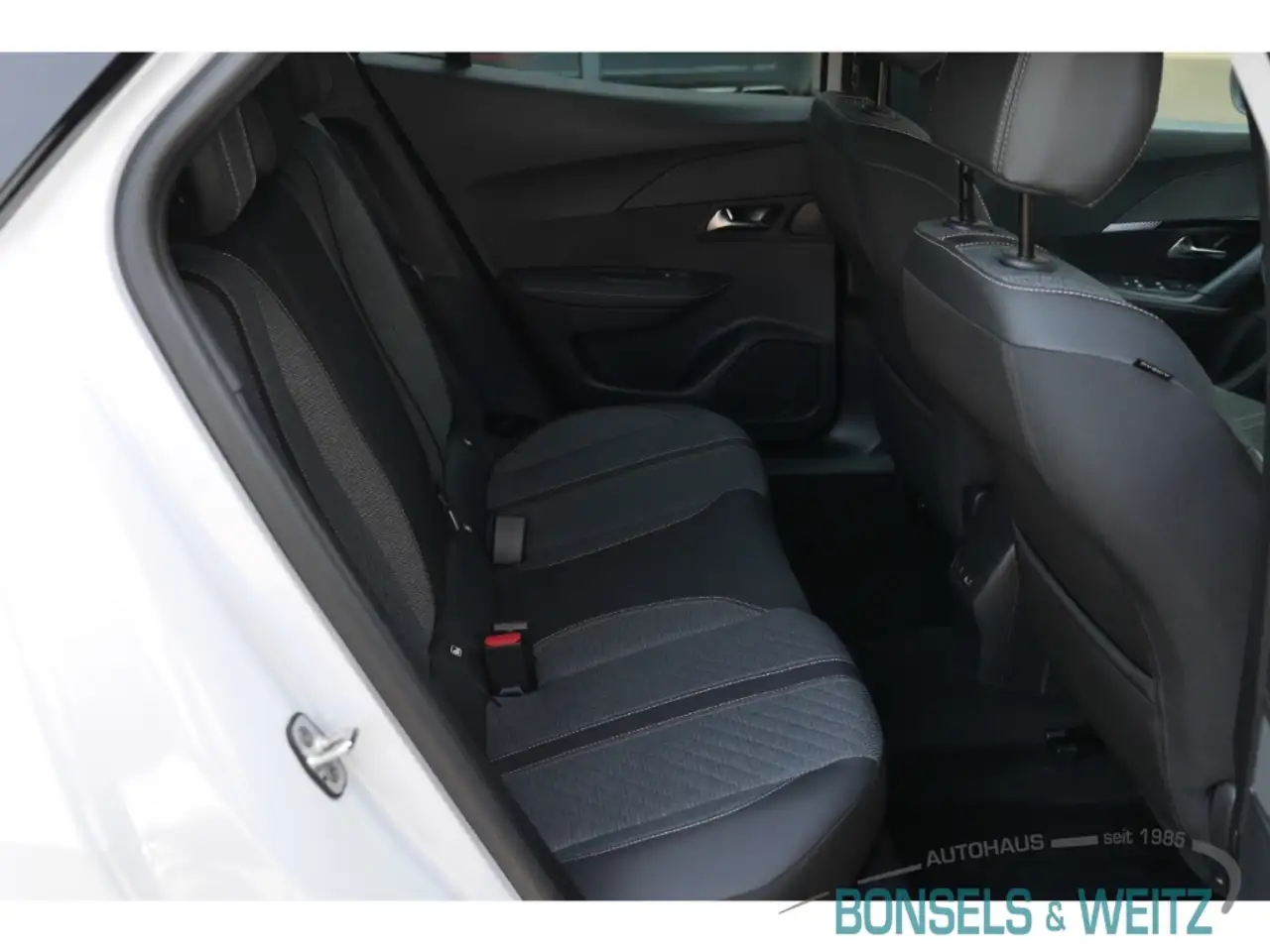 Peugeot 2008 7