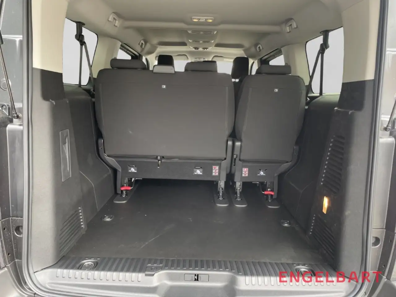 Toyota Proace 13