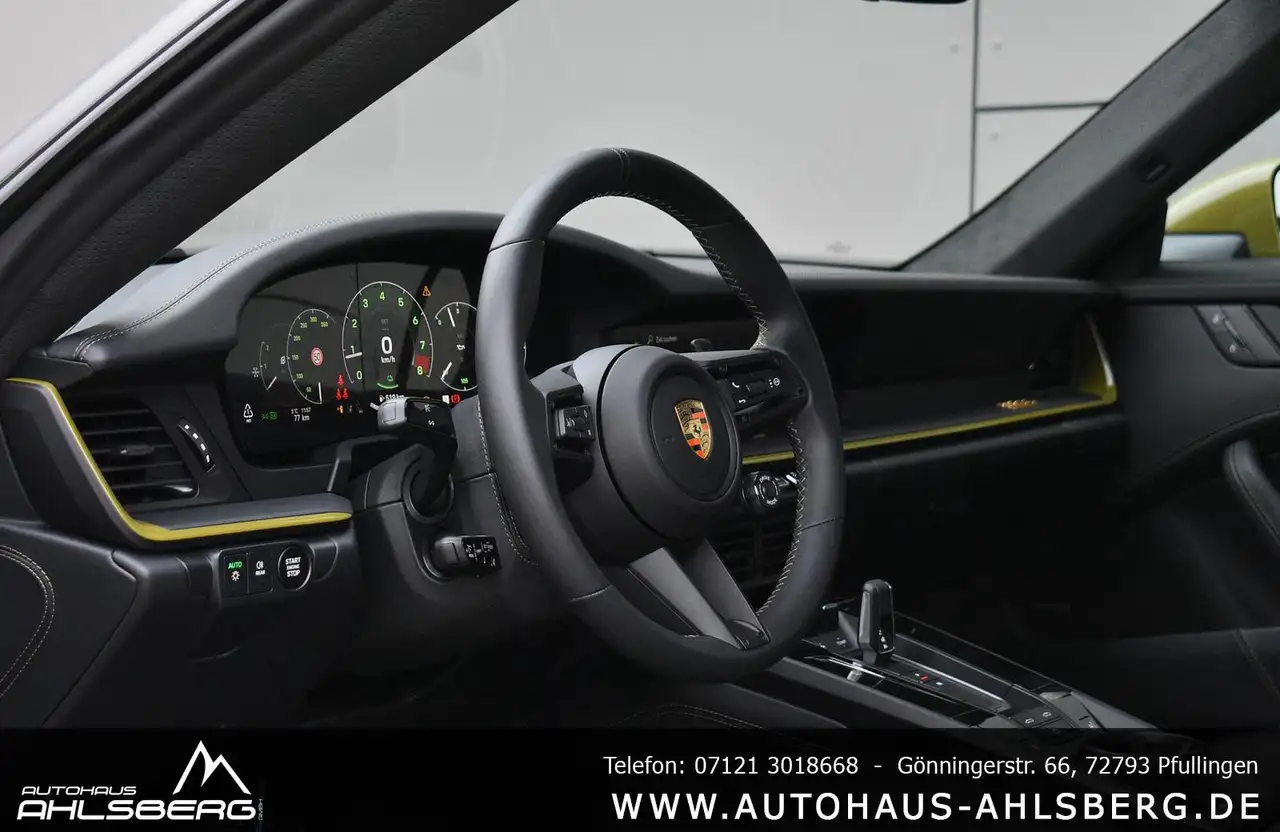 Porsche 911 992 16