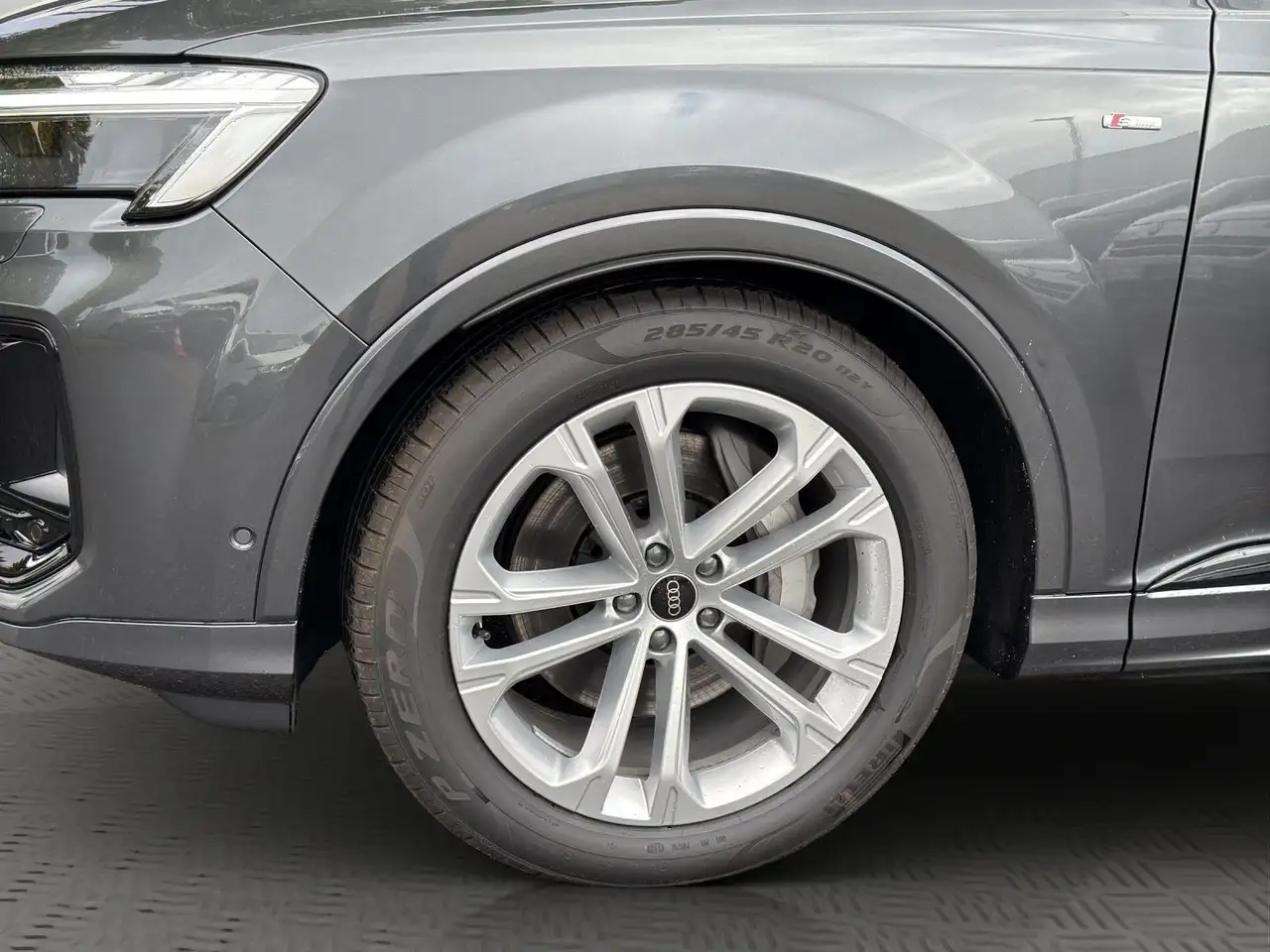 Audi Q7 8