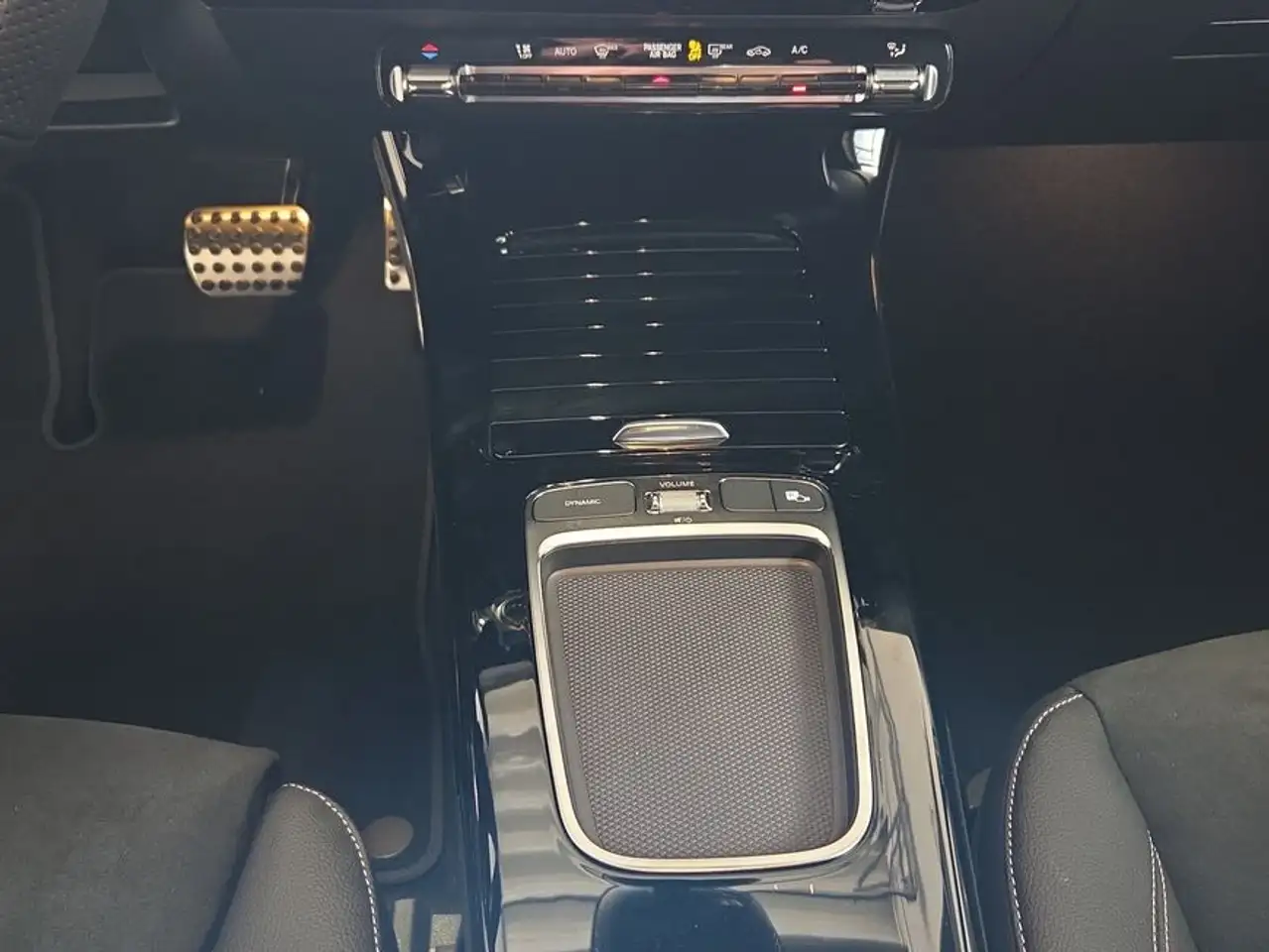 Mercedes-Benz CLA 200 14