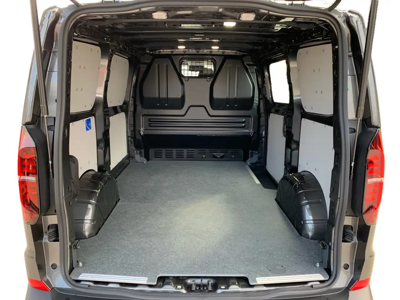 Volkswagen T7 Transporter 8