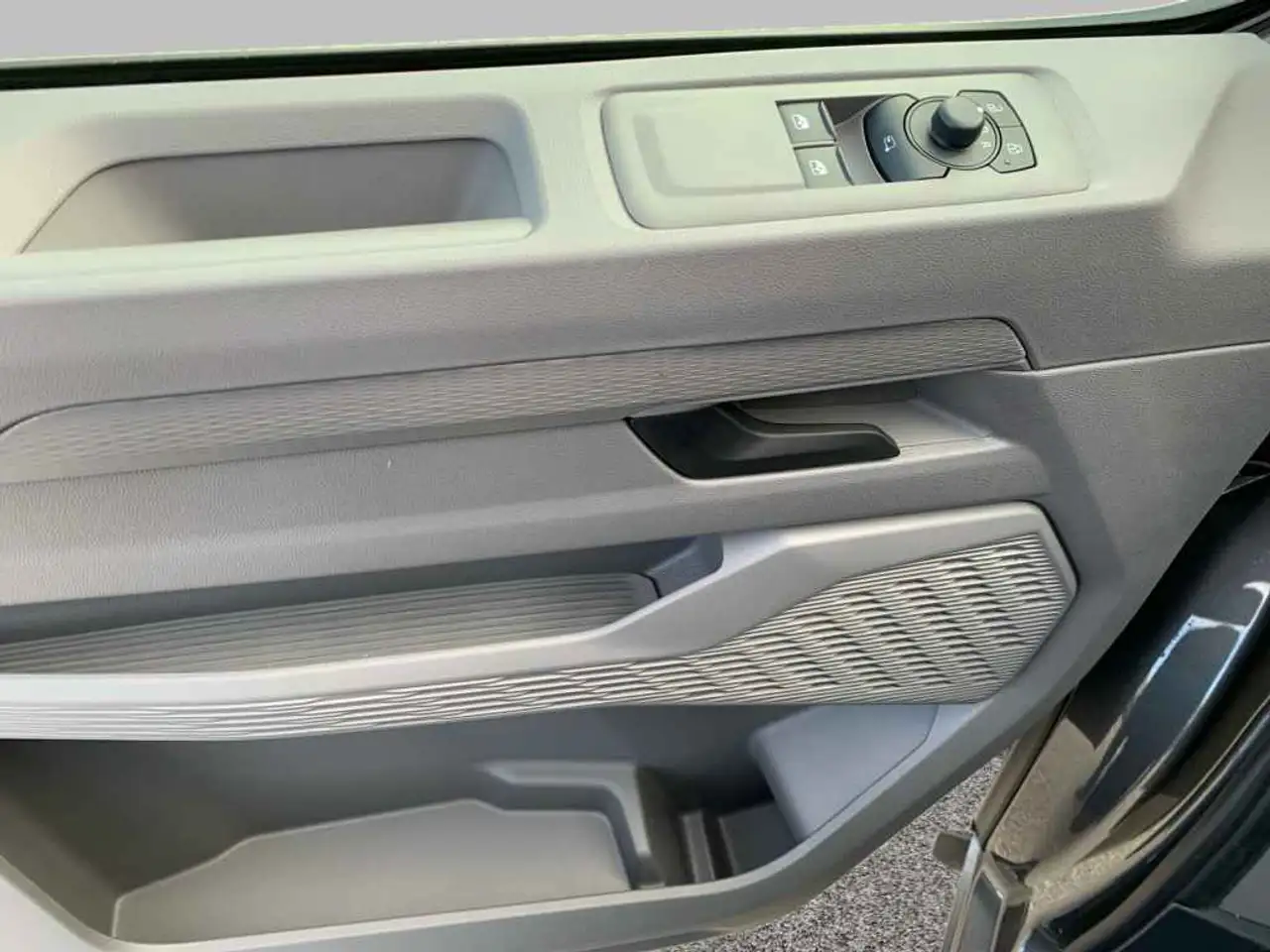 Volkswagen T7 Transporter 9