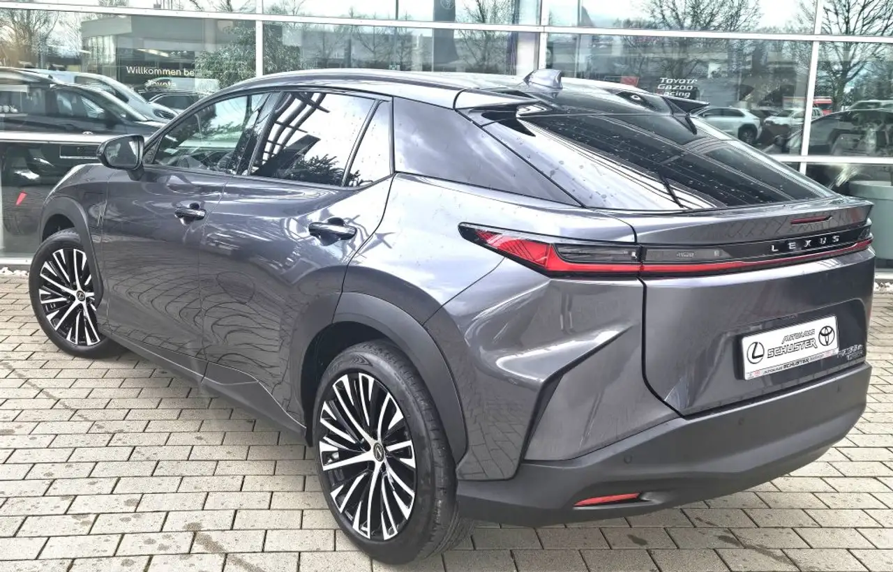 Lexus RZ 2
