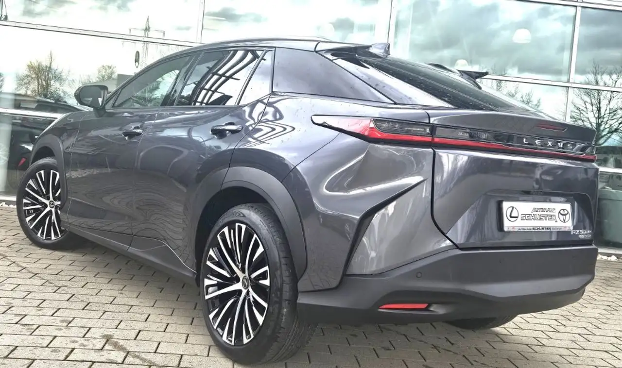 Lexus RZ 5