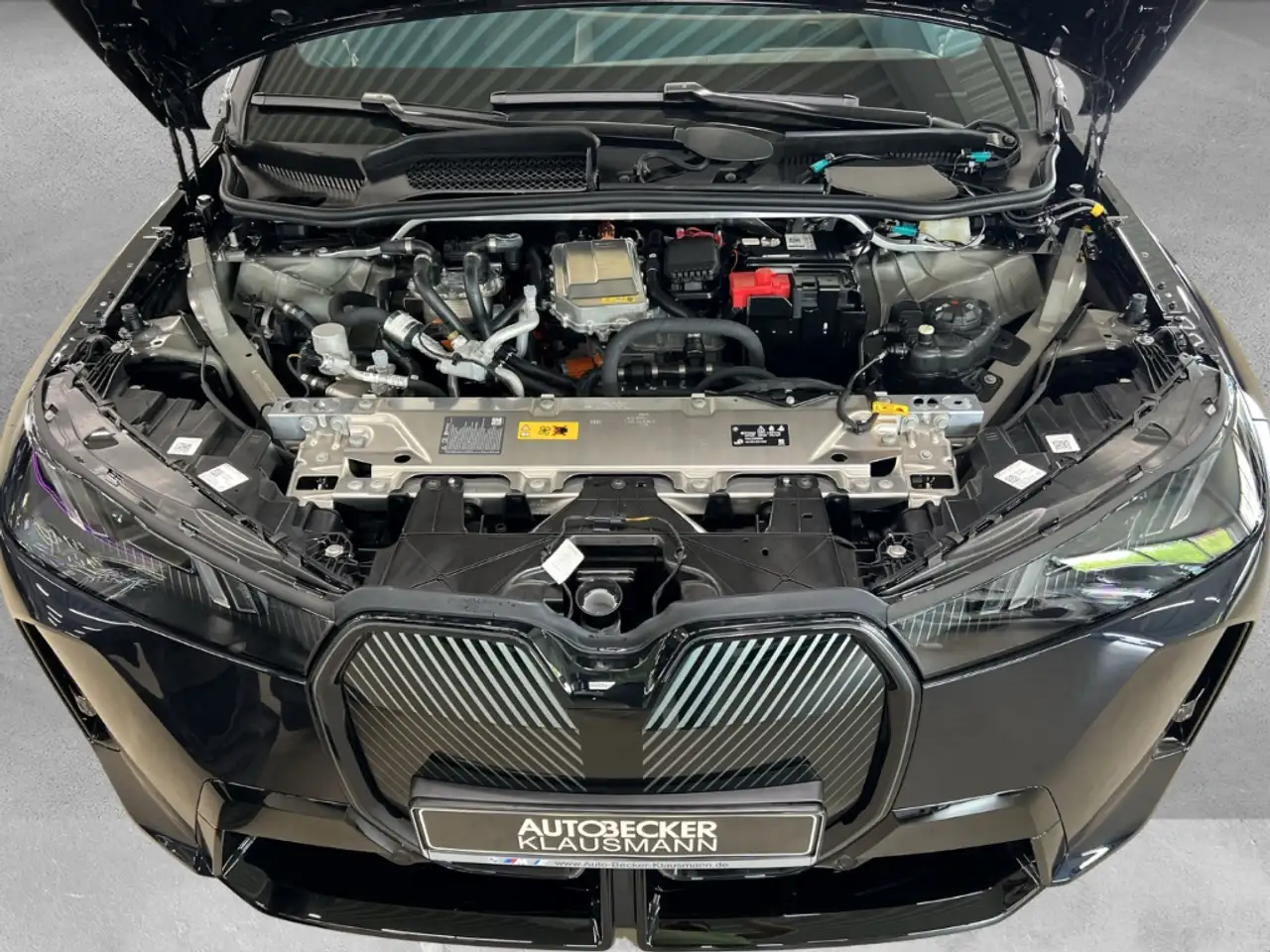 BMW iX 14