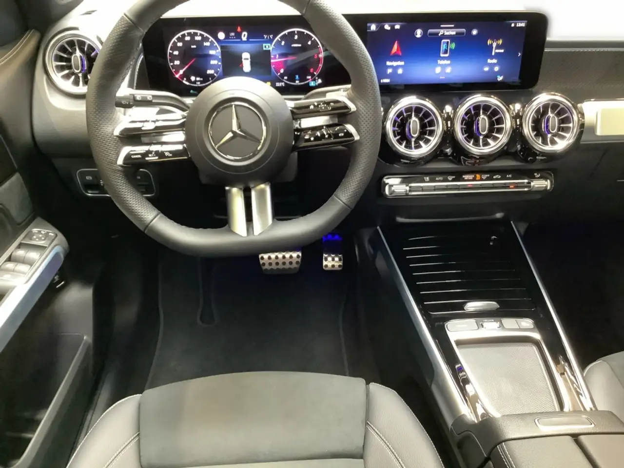 Mercedes-Benz GLB 200 12