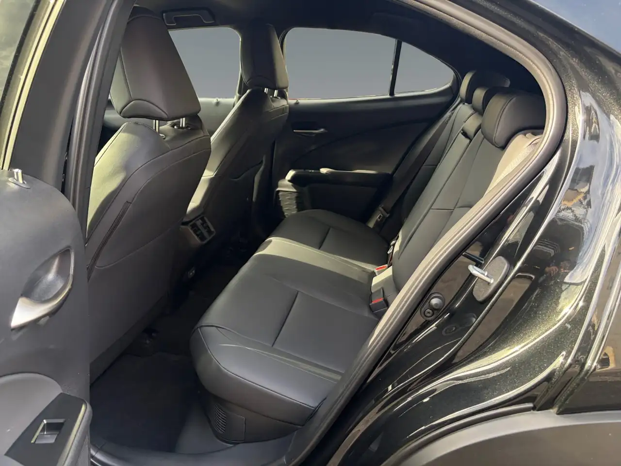 Lexus UX 14