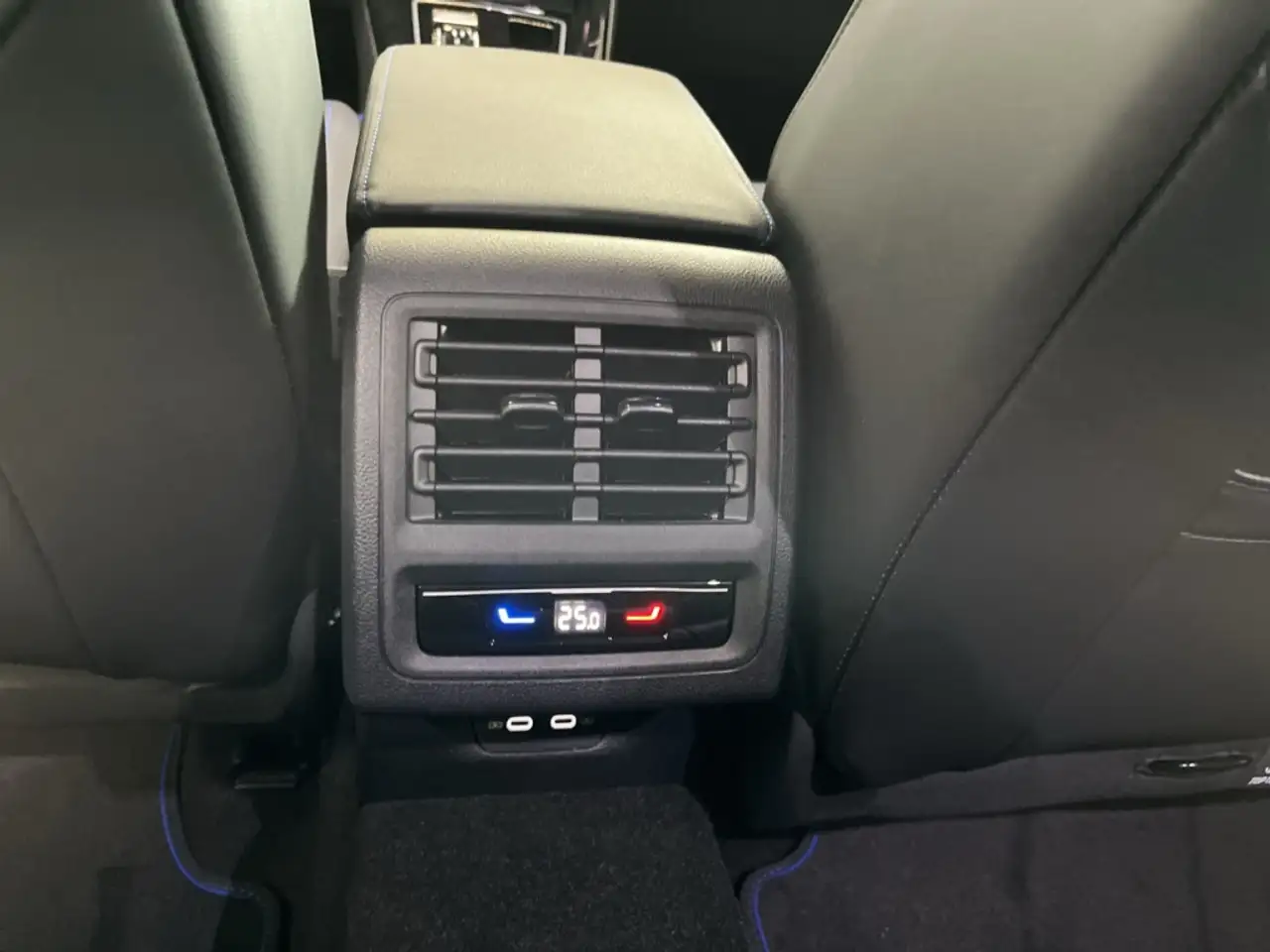 Volkswagen Golf VIII 12