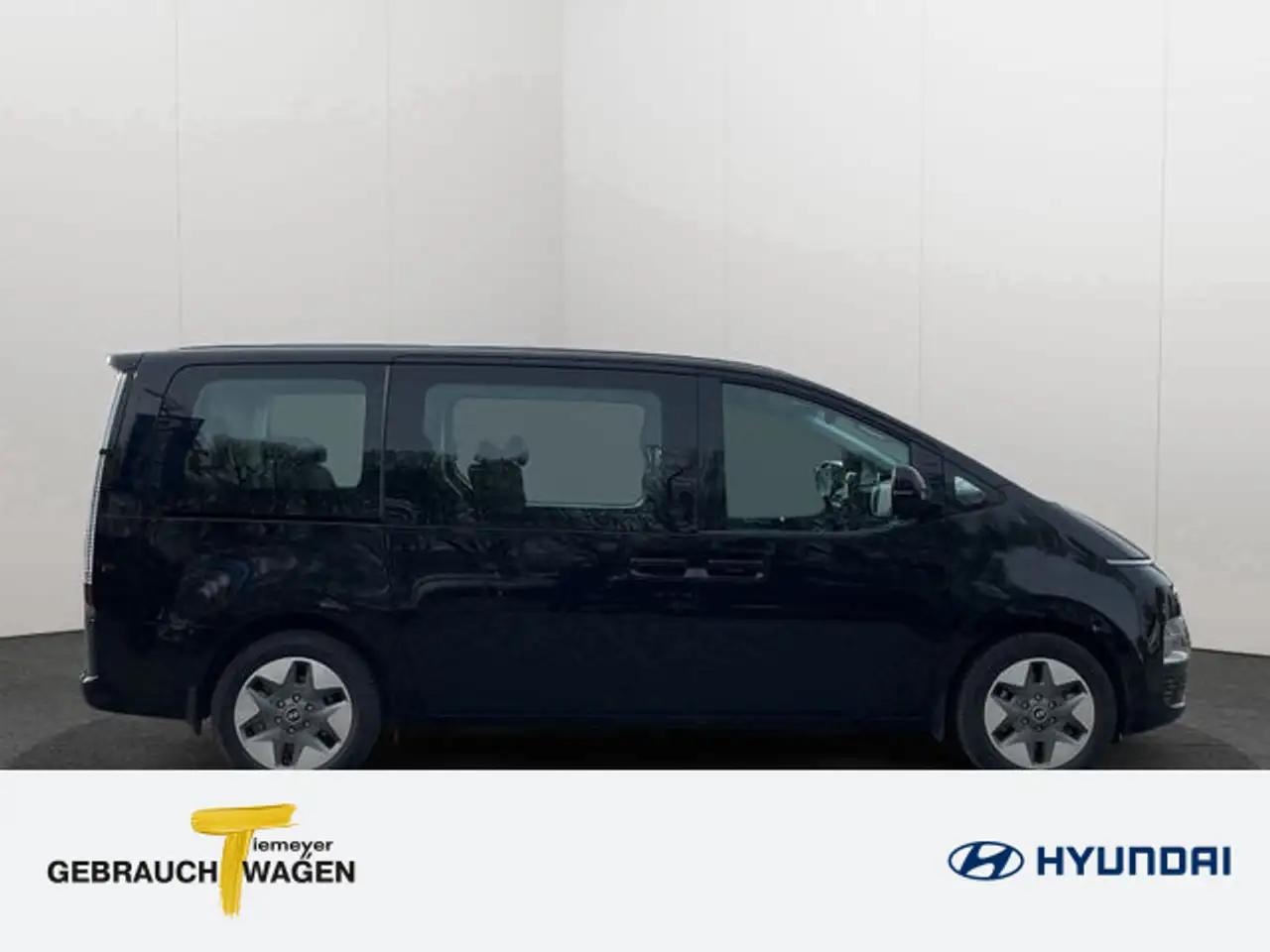 Hyundai STARIA 4