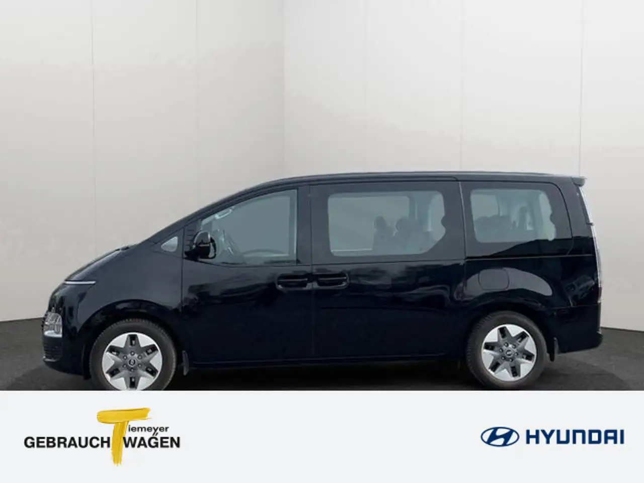 Hyundai STARIA 8