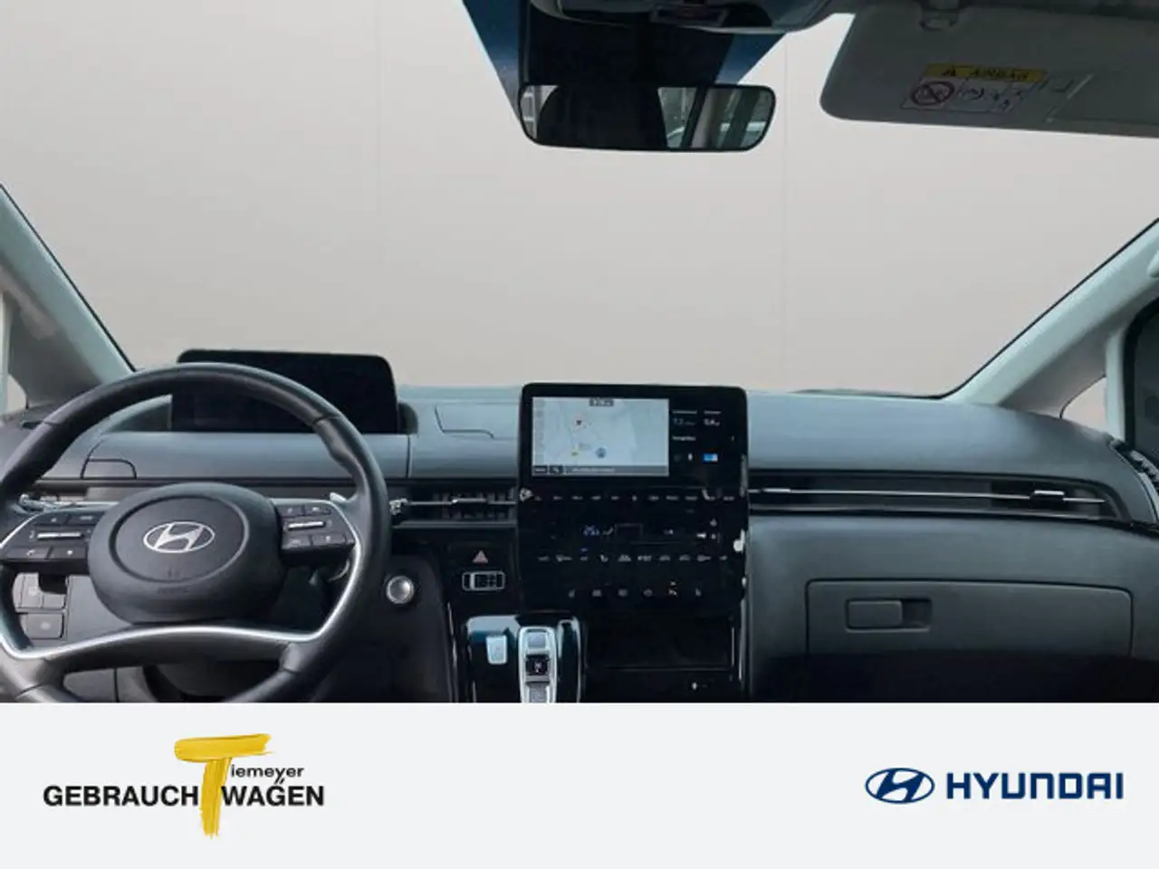 Hyundai STARIA 12