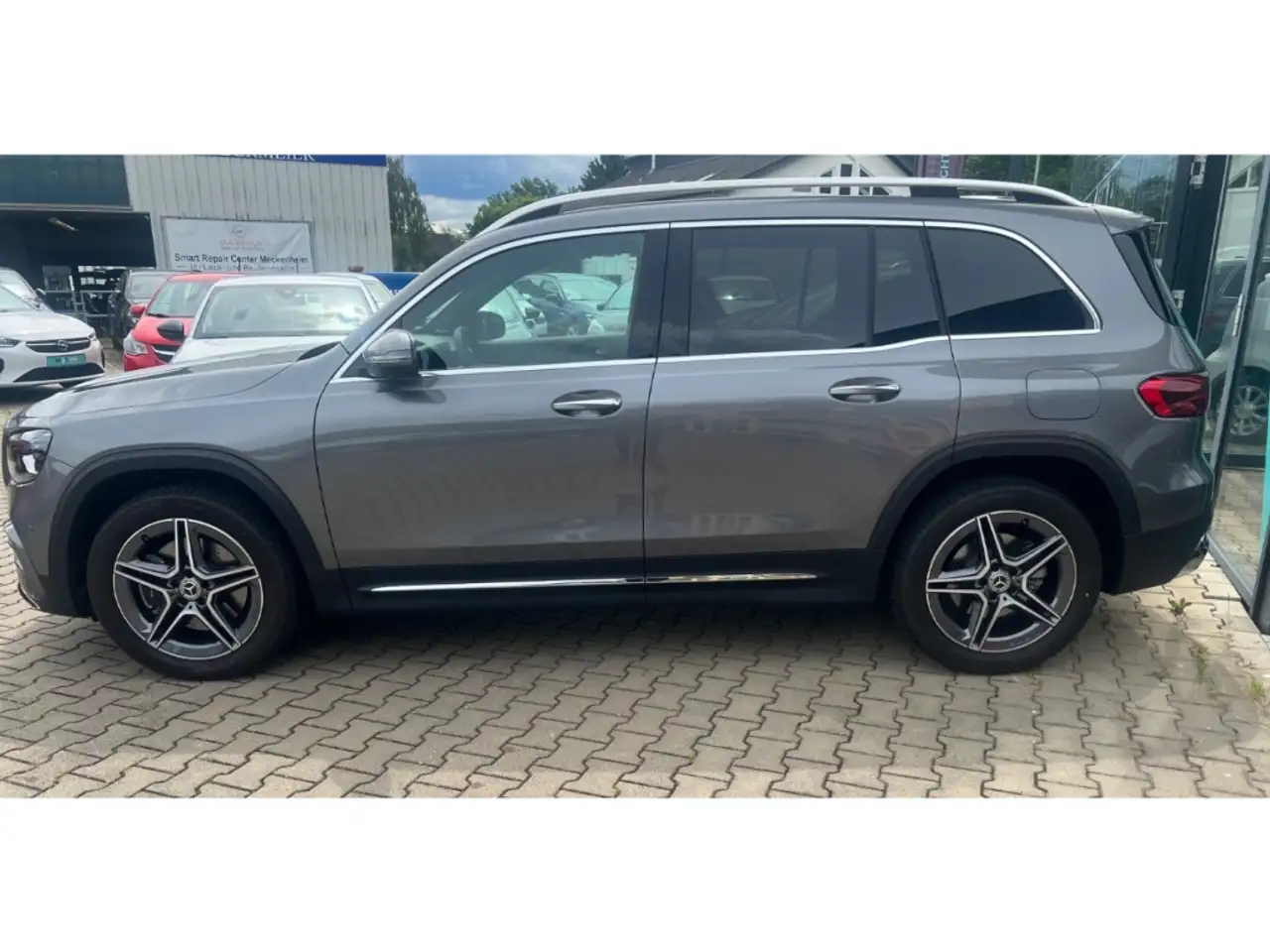 Mercedes-Benz GLB 220 2