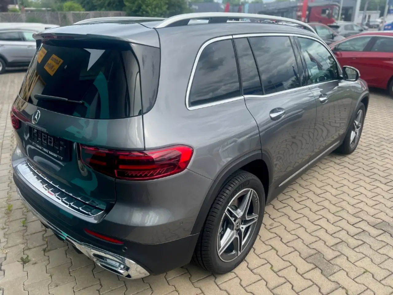 Mercedes-Benz GLB 220 5