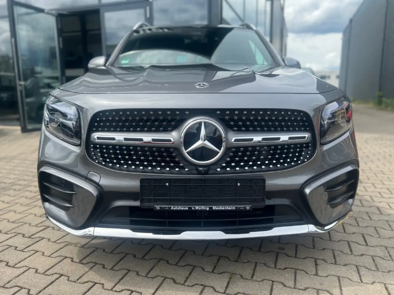 Mercedes-Benz GLB 220 8