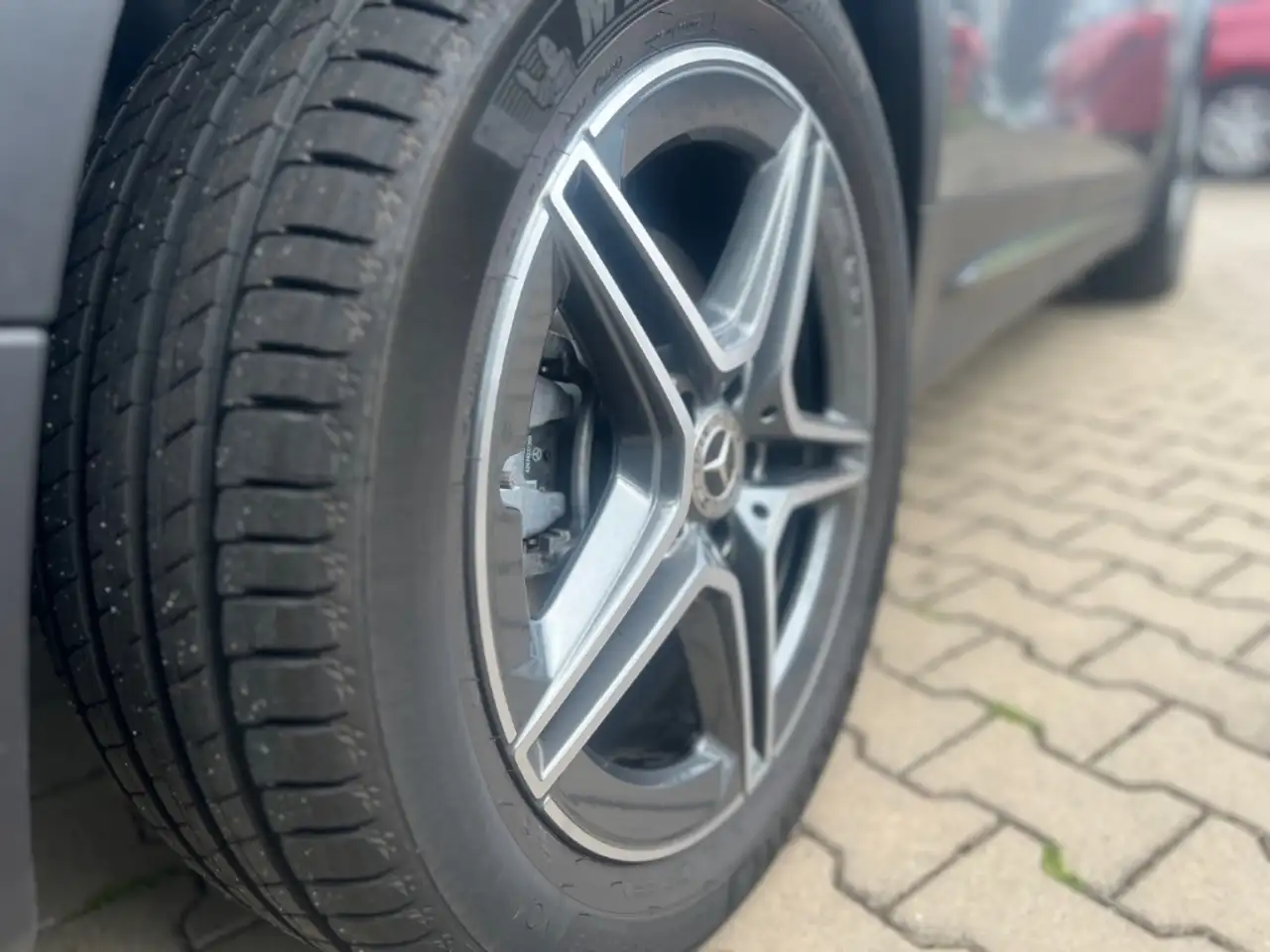Mercedes-Benz GLB 220 9