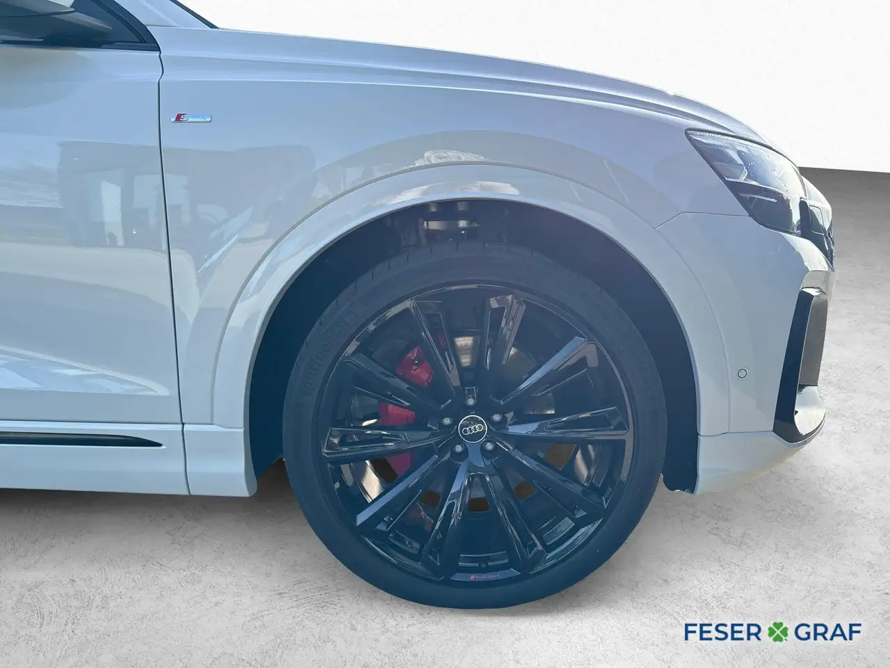 Audi Q8 4