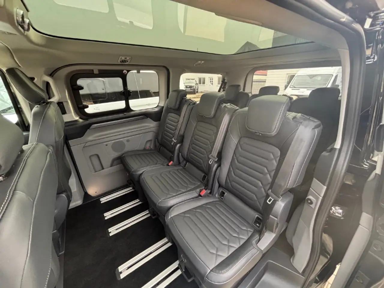 Ford Tourneo 8