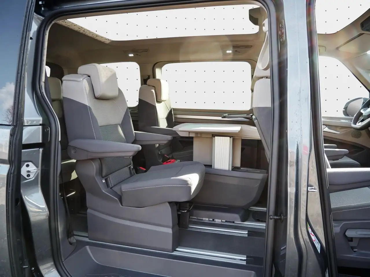 Volkswagen T7 Multivan 16