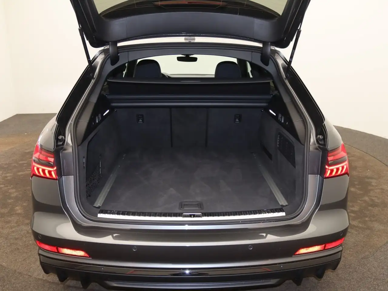 Audi S6 8
