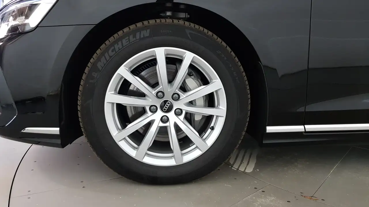 Audi A8 50 12