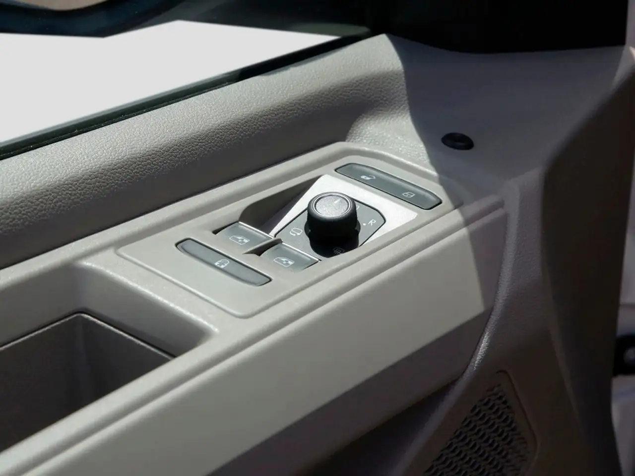 Volkswagen T7 Multivan 15
