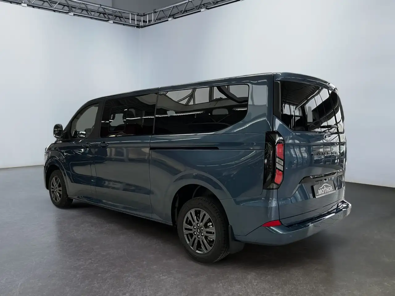 Ford Tourneo 4