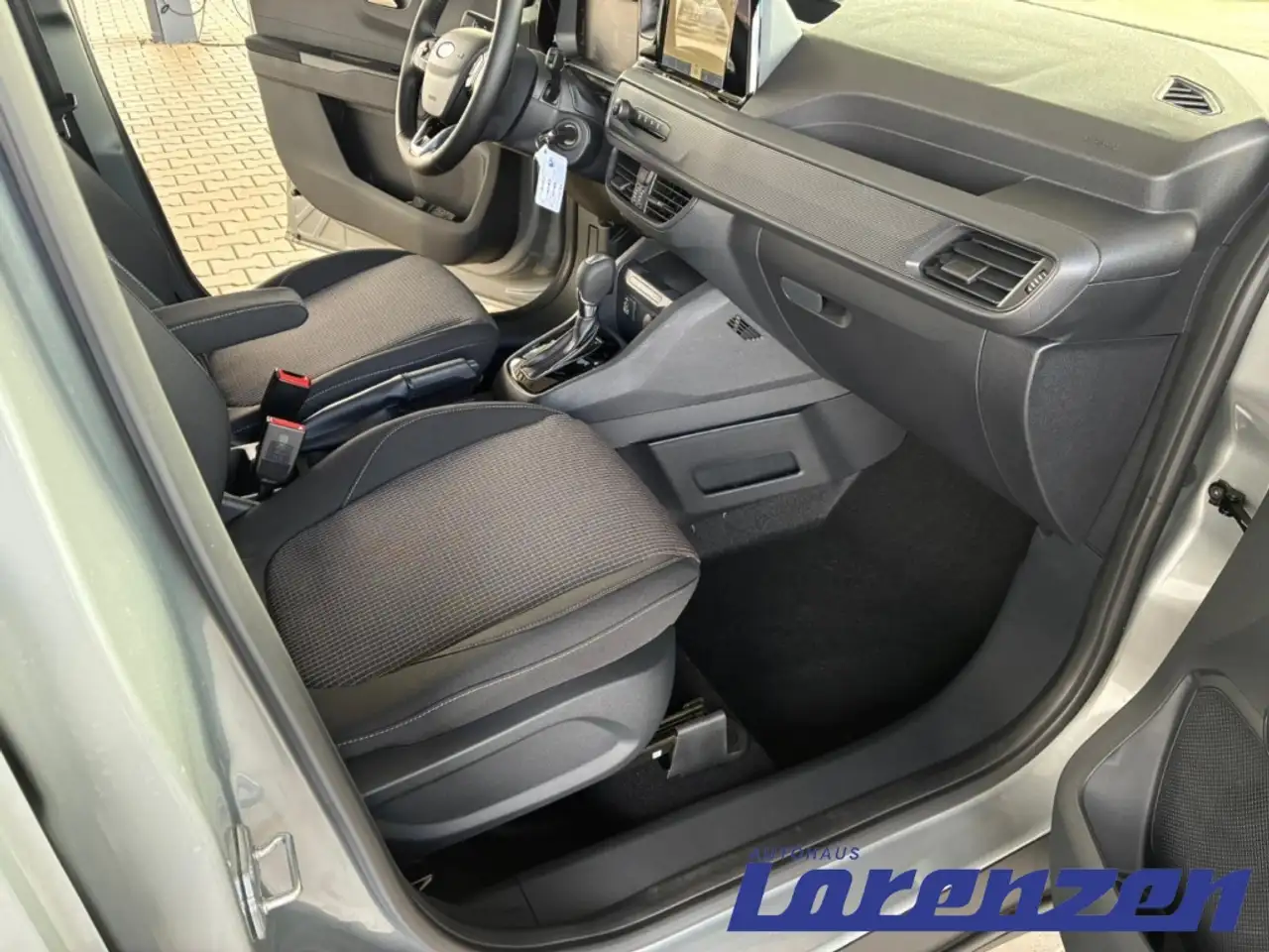 Ford Tourneo 8