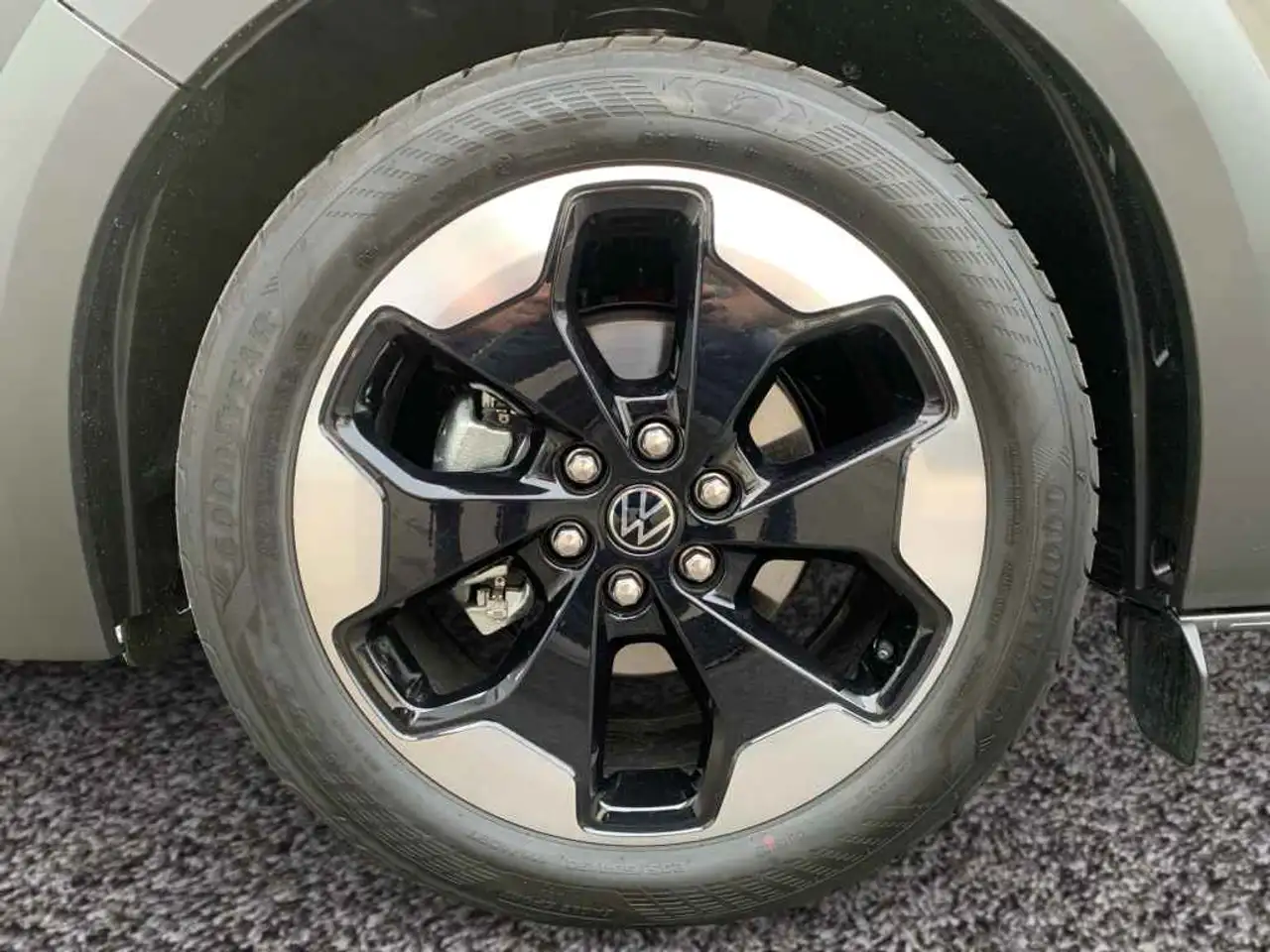 Volkswagen T7 Caravelle 4