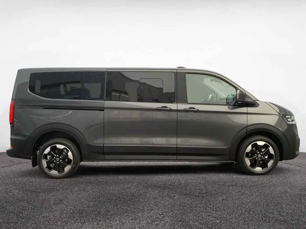 Volkswagen T7 Caravelle 5