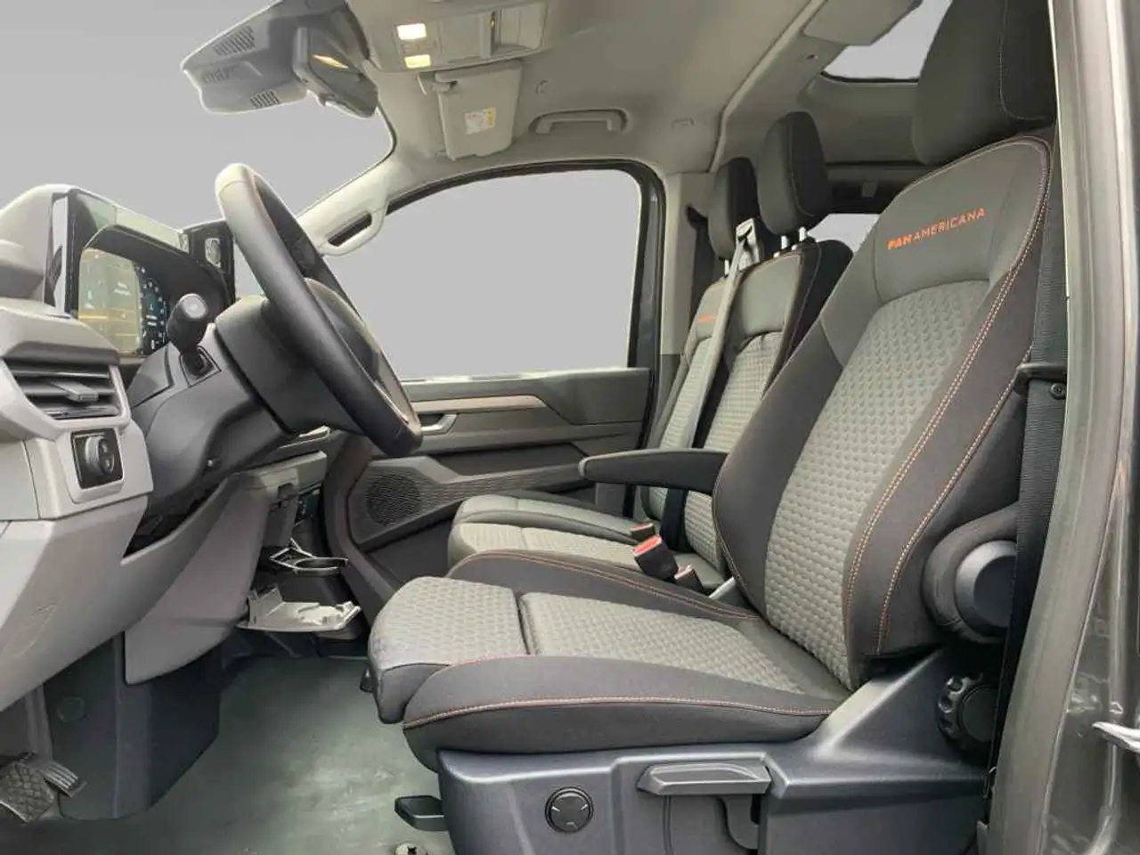 Volkswagen T7 Caravelle 10