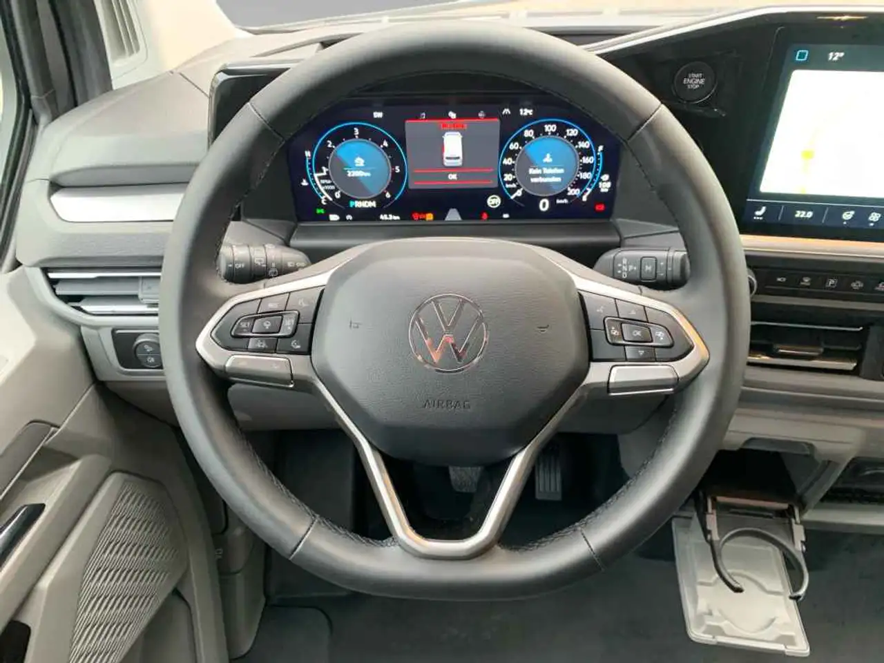 Volkswagen T7 Caravelle 12