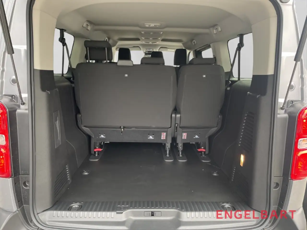 Toyota Proace 13