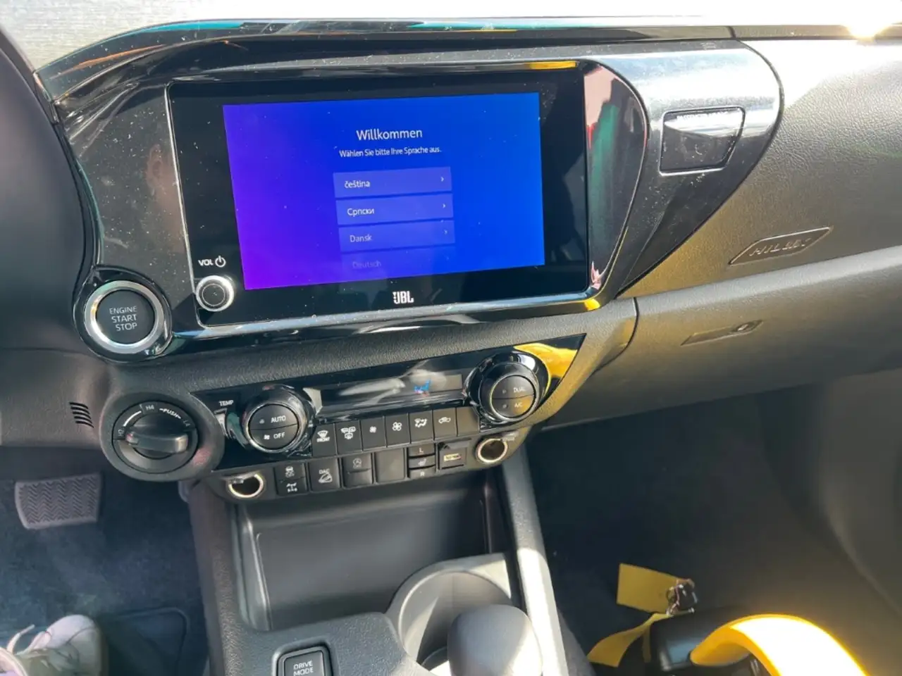 Toyota Hilux 16