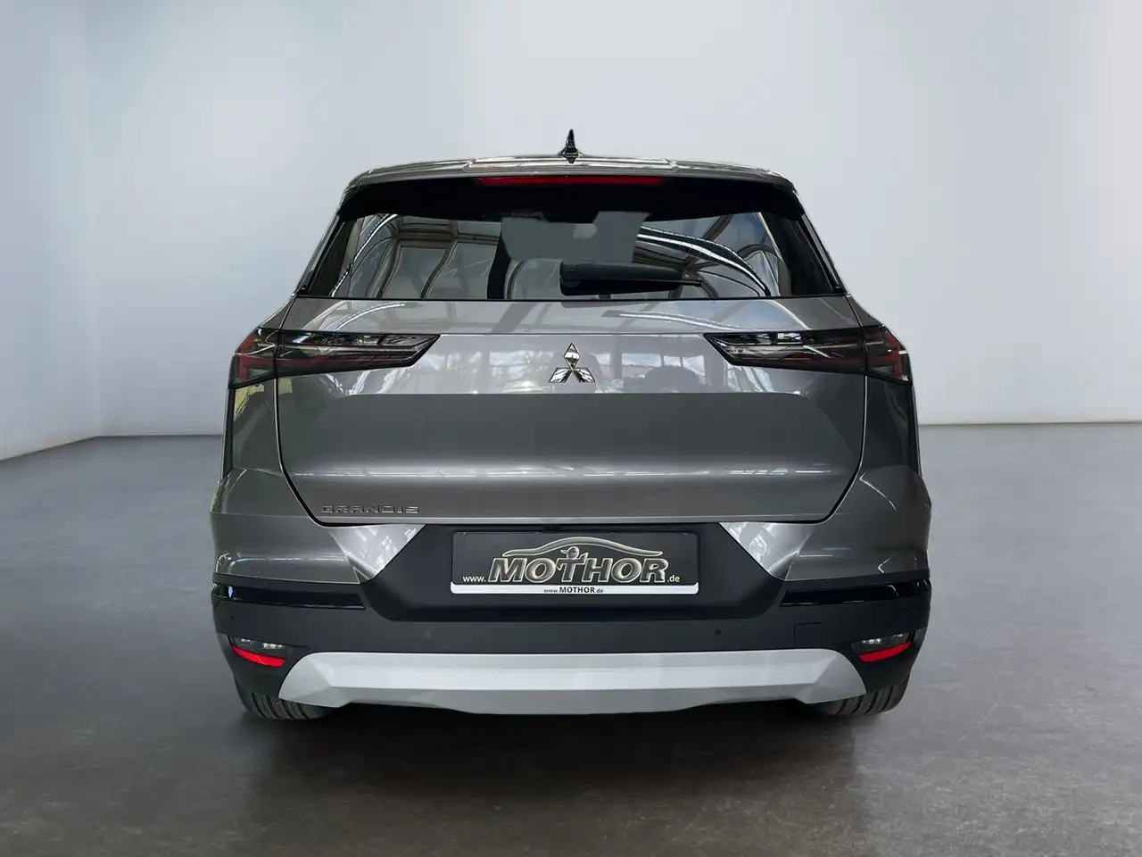 Mitsubishi Grandis 5