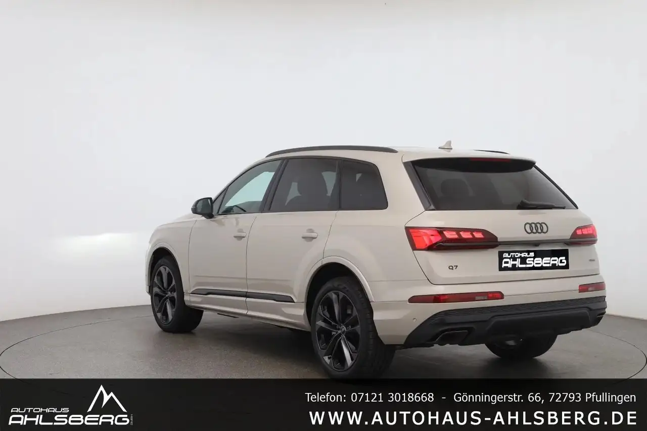 Audi Q7 6