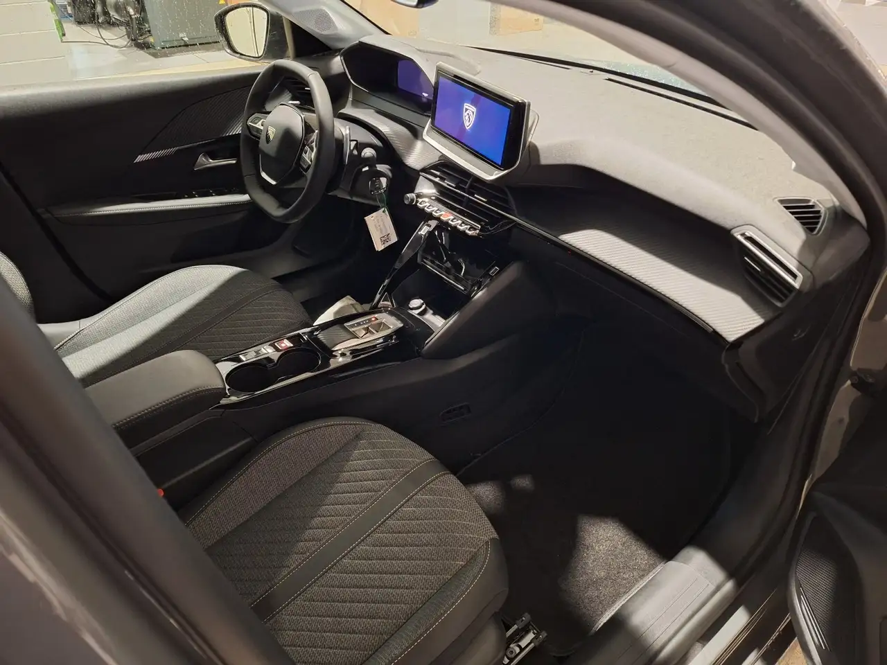 Peugeot 208 8