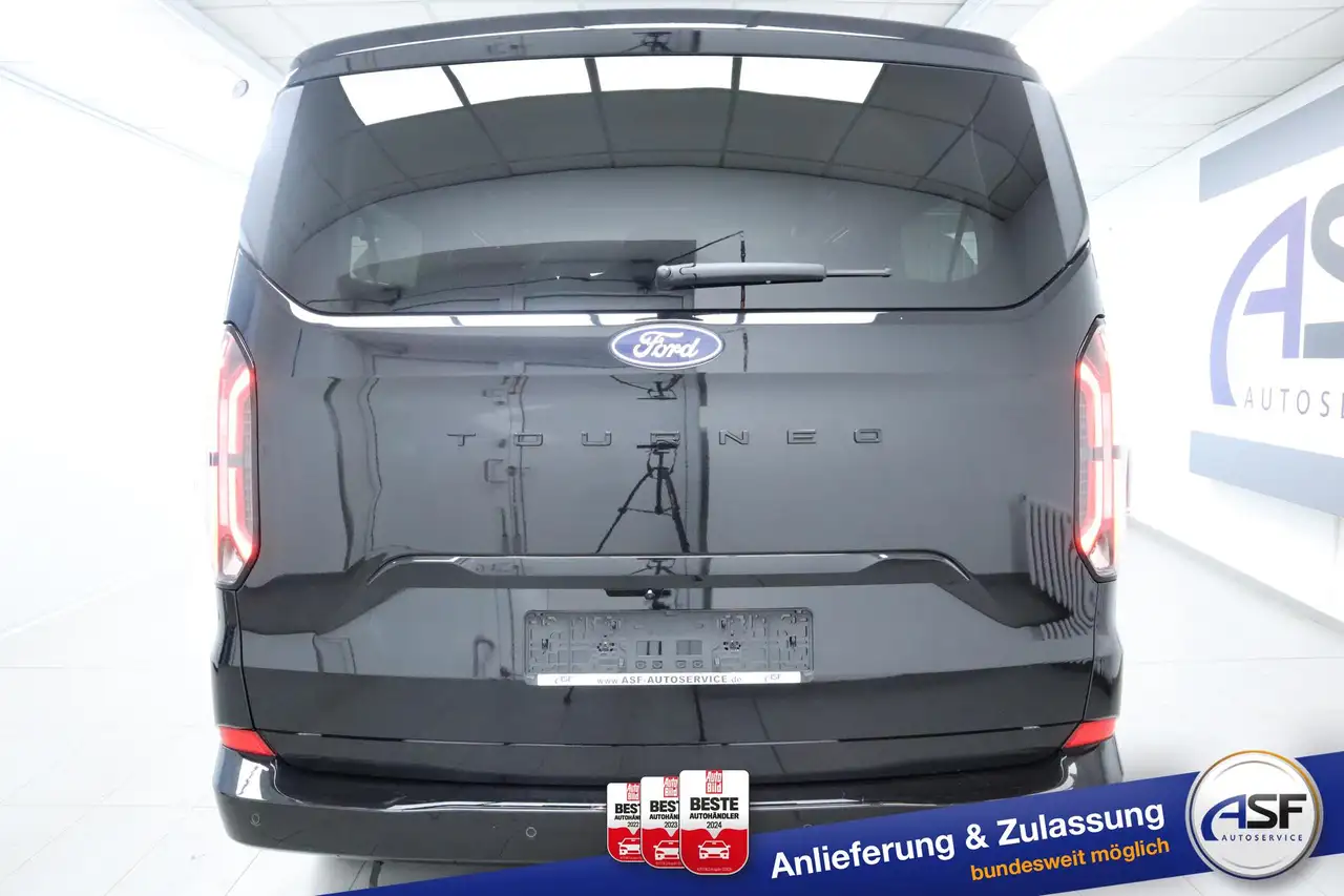 Ford Tourneo 8