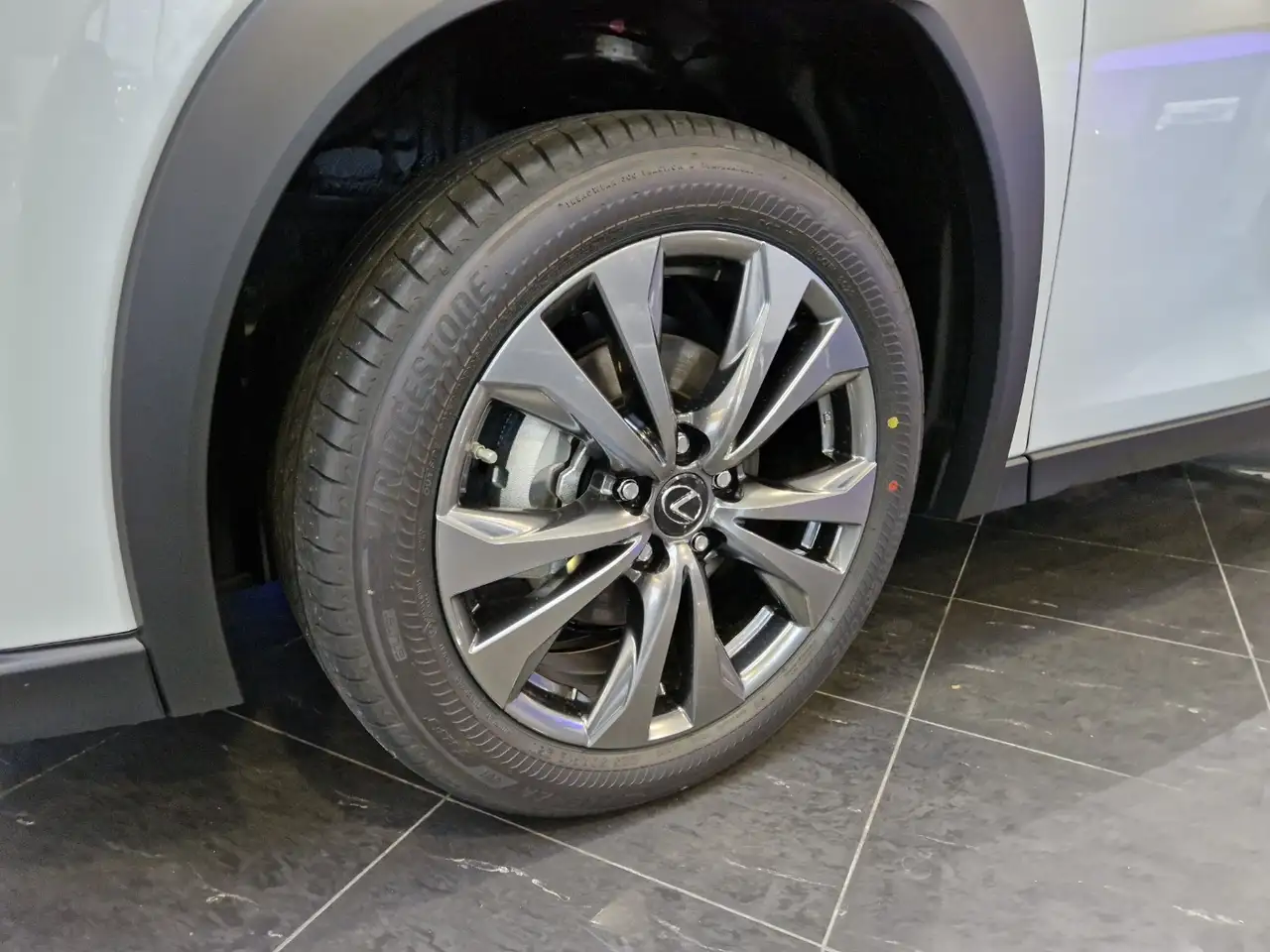 Lexus UX 12