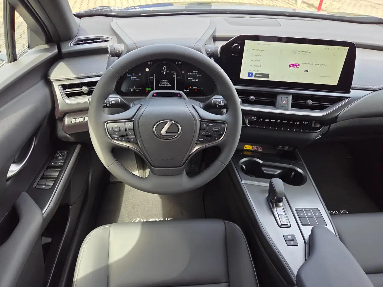 Lexus UX 13