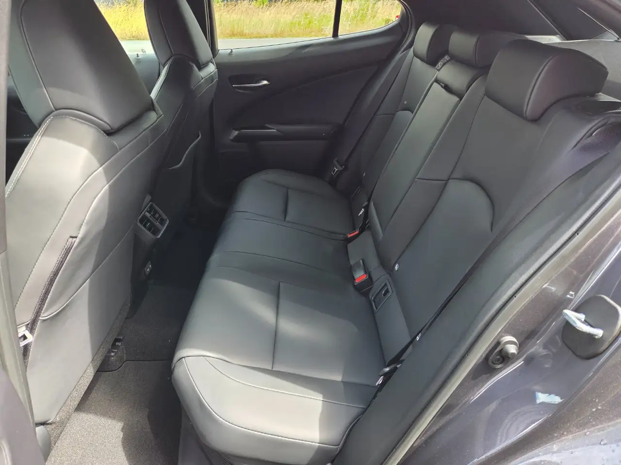 Lexus UX 14
