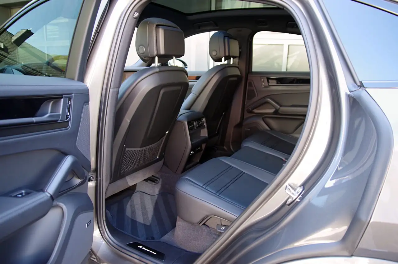 Porsche Cayenne 8