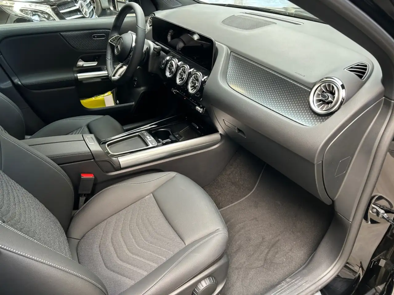 Mercedes-Benz GLA 200 6